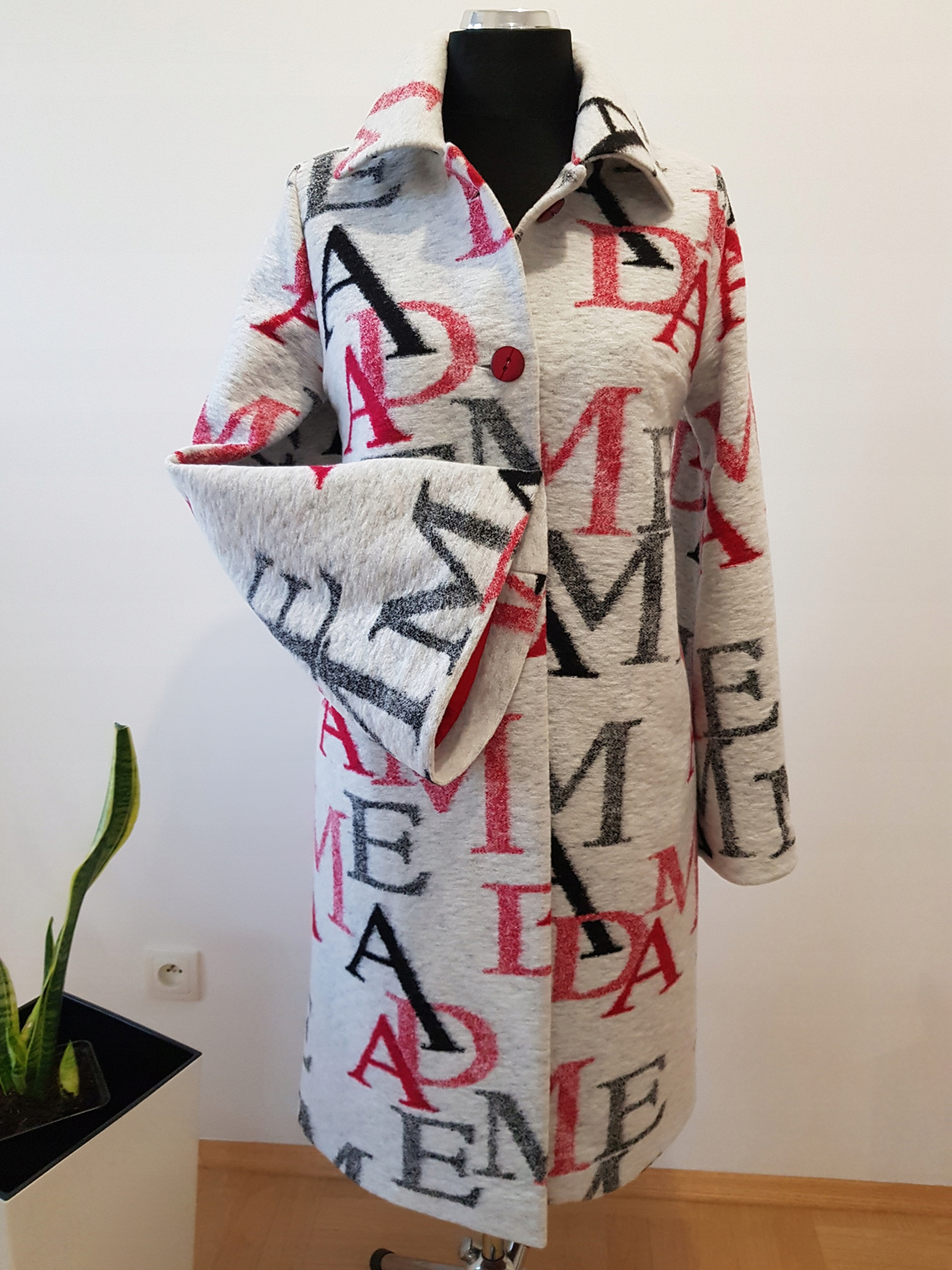 LEKKI WEŁNIANY PŁASZCZ MADAME