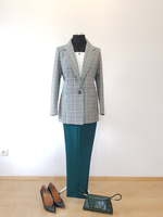 BIZNESOWY KOSTIUM ZE SPODNIAMI 