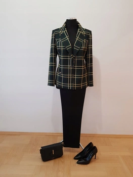 BIZNESOWY KOSTIUM ZE SPODNIAMI 